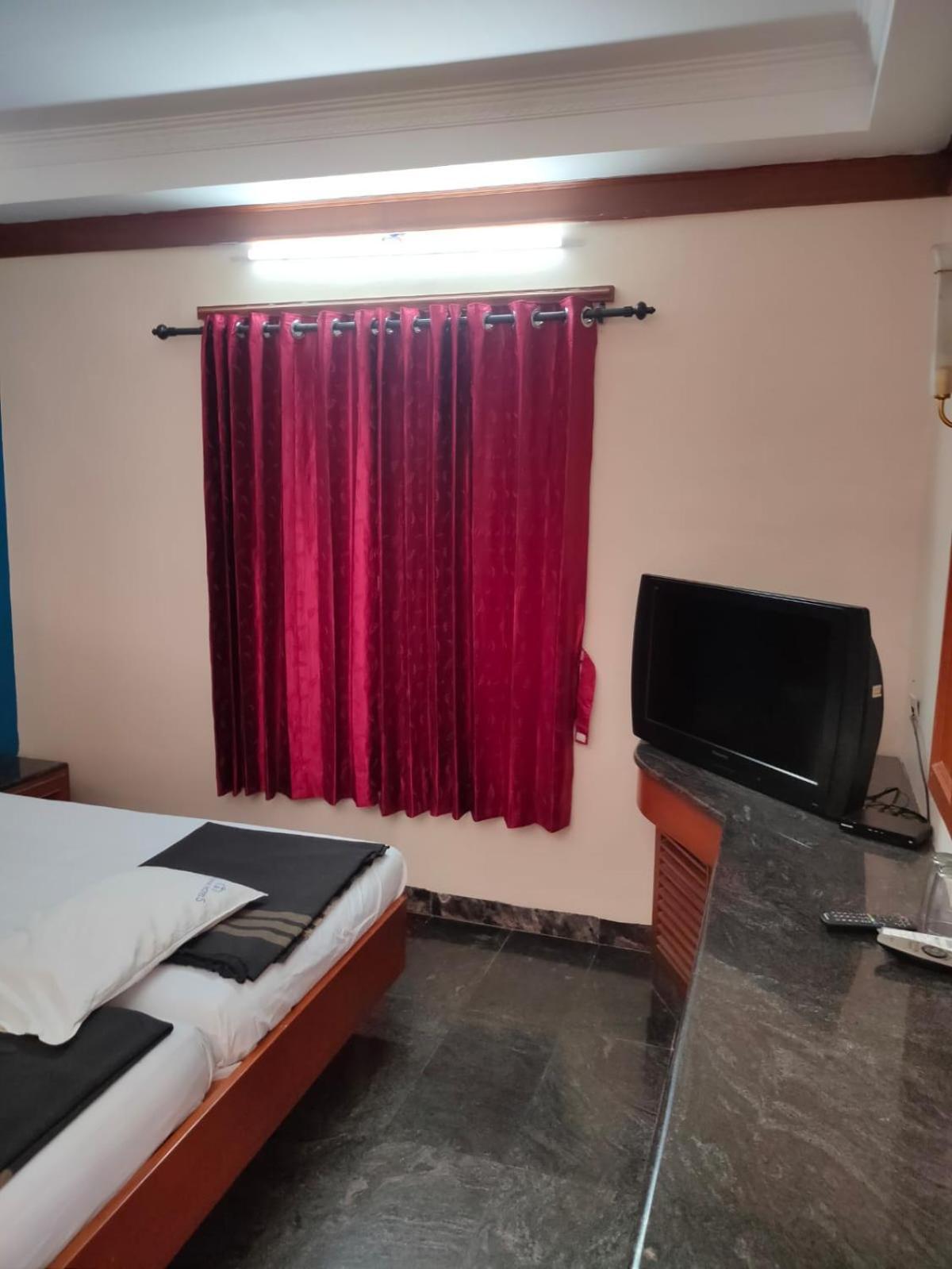 Anjana Hotels Theni Luaran gambar